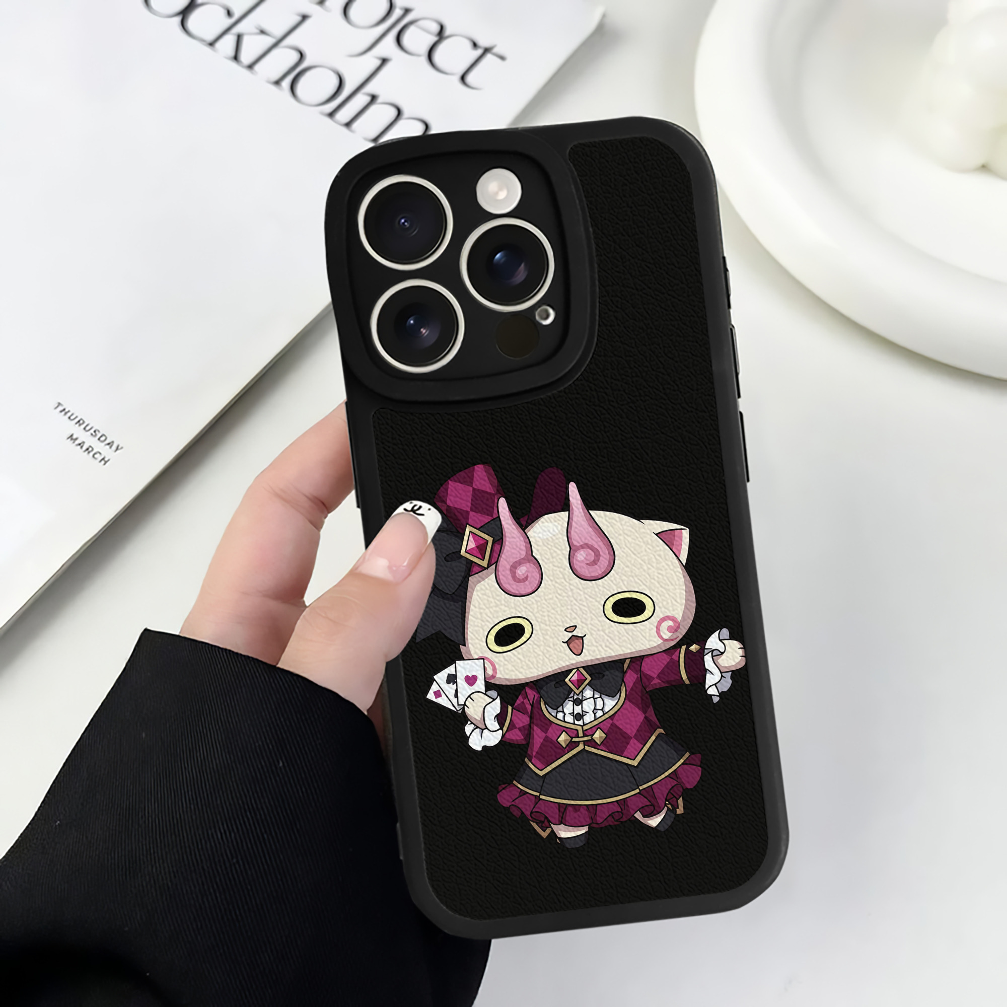 （画像用） 妖怪ウォッチ Yo-kai Watch 【iPhone 16シリーズ対応】シリコンスマホケース（レザー調） 材質：シリコン